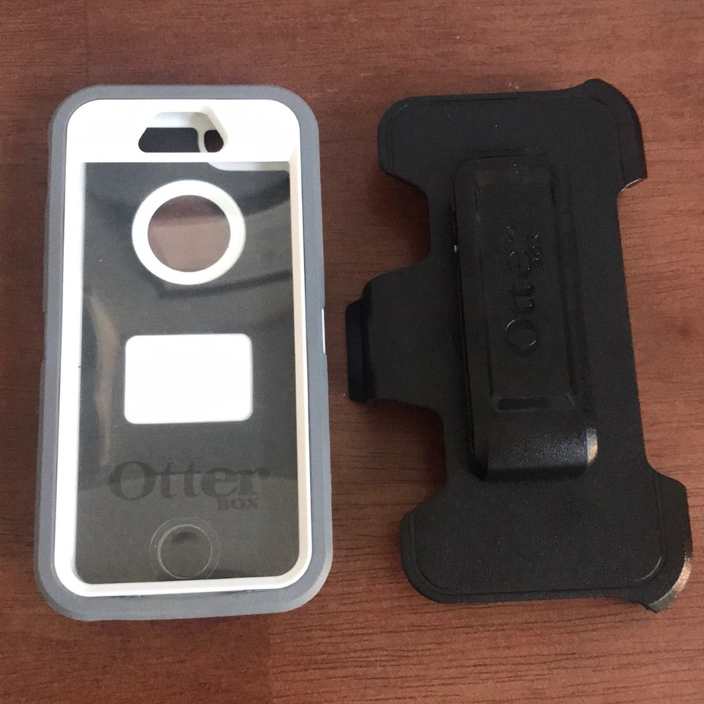 NEW iPhone 5 or 5s Otterbox Symmetry Case